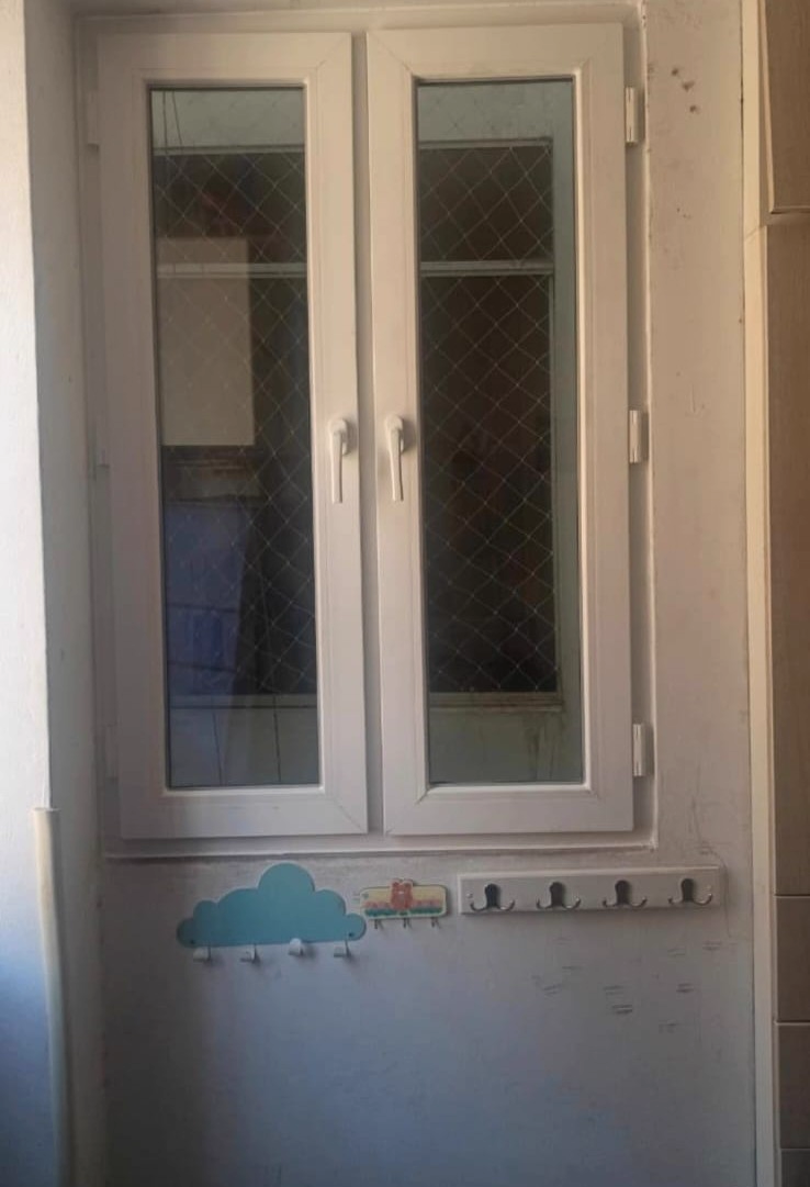 Ventana de aluminio de dos hojas